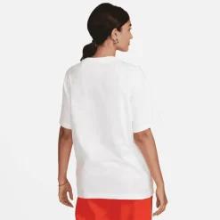 Nike - Women's Sportswear T-Shirt - T-Shirt